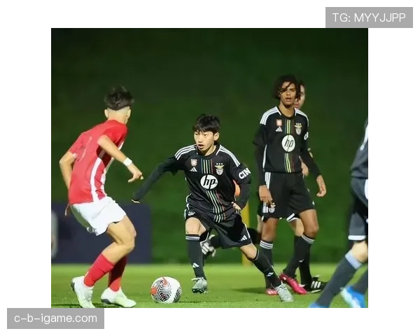 新一代足球天才闪耀赛场,本赛季表现惊艳引热议 新一代足球天才闪耀赛场,本赛季表现惊艳引热议