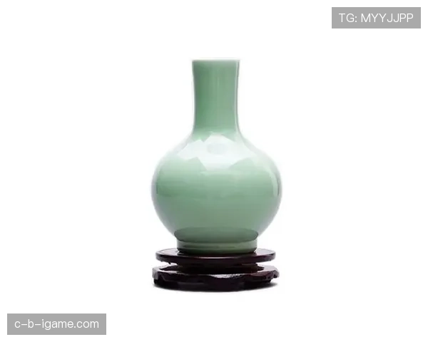 斯托克城陶工重振传统工艺，全新手工陶瓷艺术品系列引关注