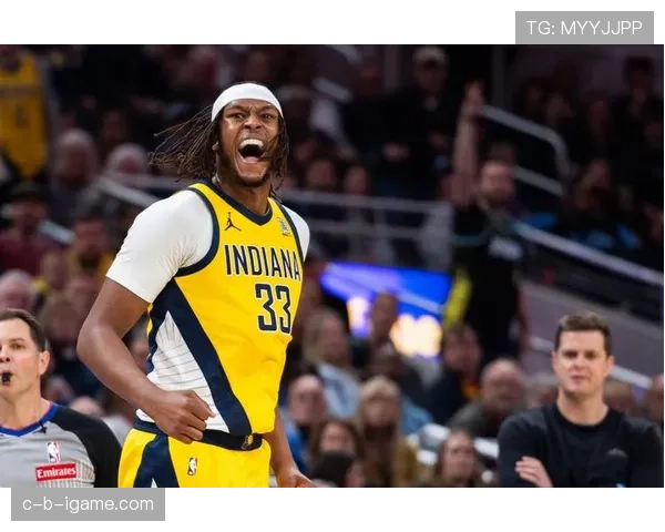 哈利伯顿抓住挡拆机会提升组织效率，领先库里关键时刻助攻表现