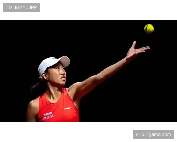 张帅赛场上拼到灰头土脸，社媒里却像度假杂志——这反差真绝了