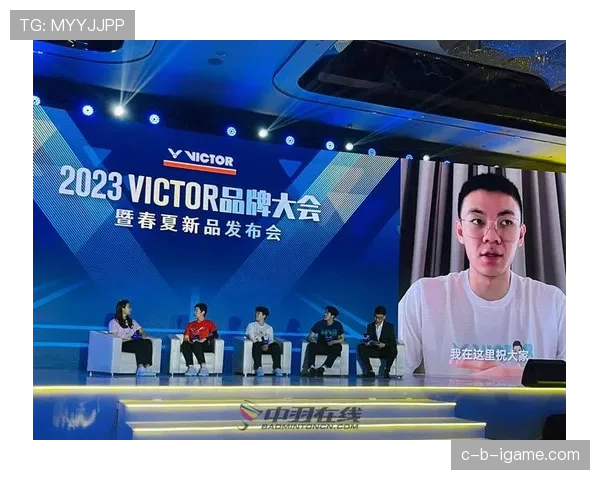 假设李梓嘉把球拍换成名牌包，更衣室的表情我已经想到了