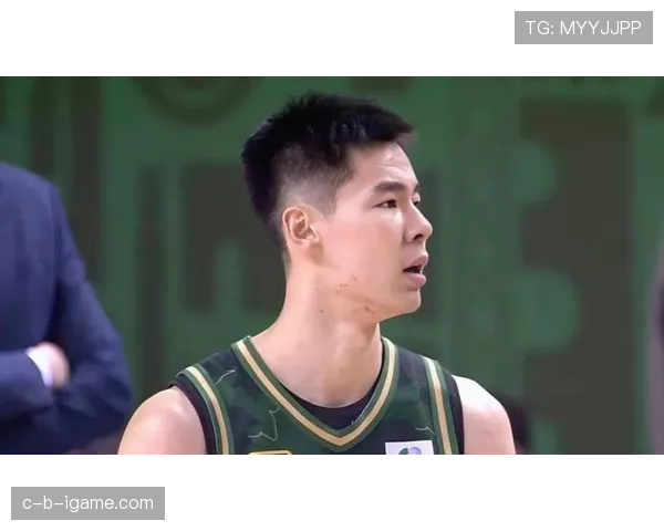 郭昊文买的跑车停楼下，隔壁大妈都看呆了，那到底是咋活的？